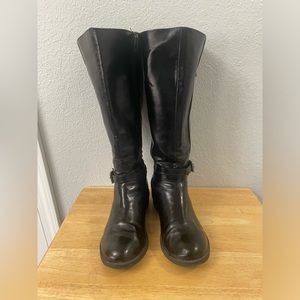 American Eagle black side-zipped boots, size 5.5 wide width